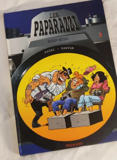 [PAP-BOC-VG-NB-0001] Les paparazzi - Scoop Beton - French